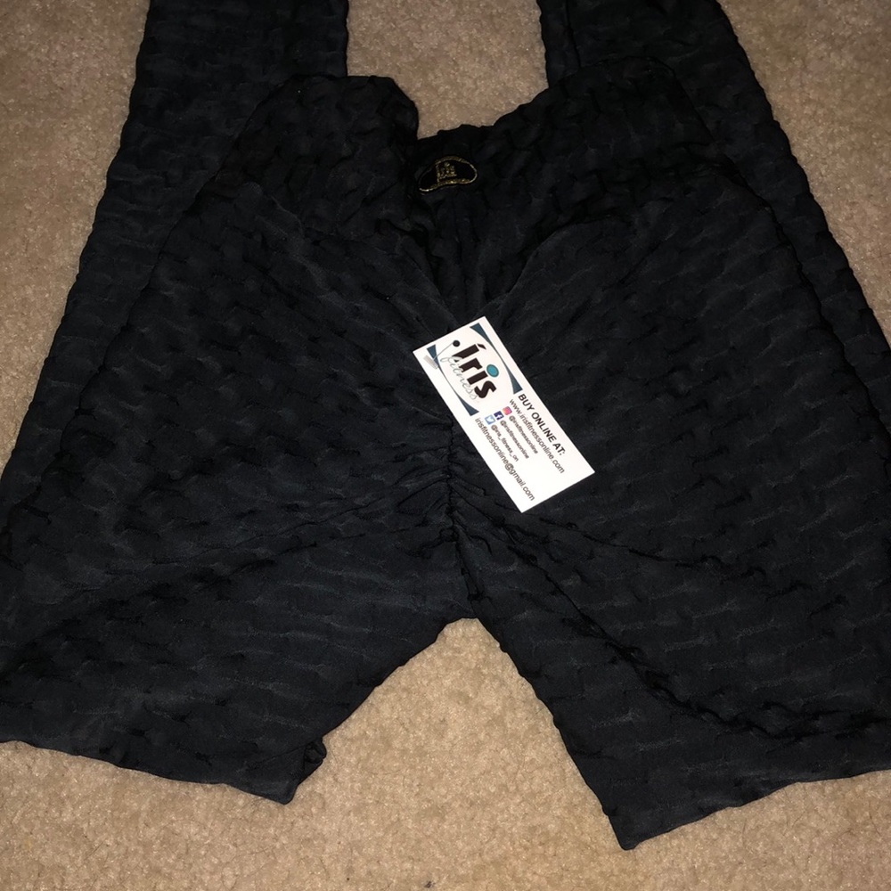 Brand new NWT Texture Wave Butt Scrunch Leggings